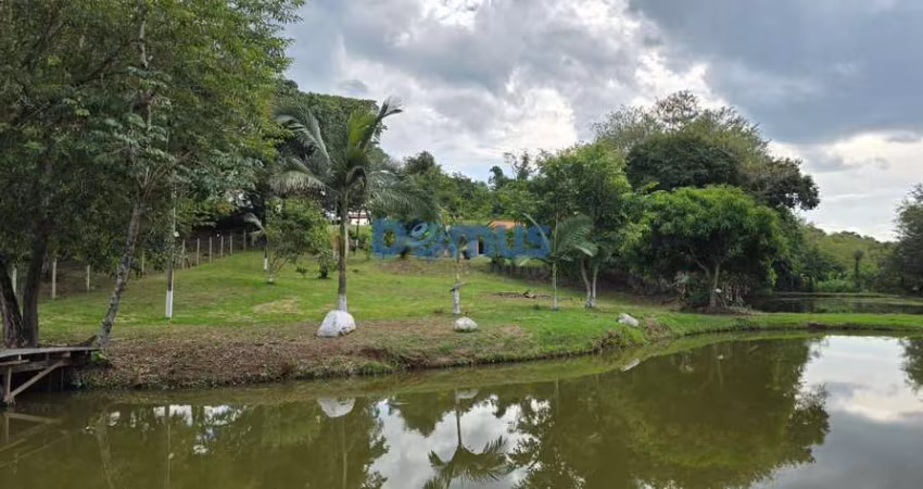 Paraíso Verde à Venda: Sua Chácara dos Sonhos no Poço Bonito!