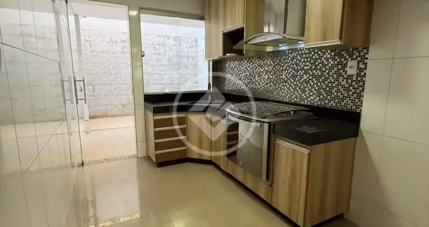 Casa triplex jd vitoria | 130m² | cozinha pronta | área gourmet | 3 qts s 1 suite | localização excelente