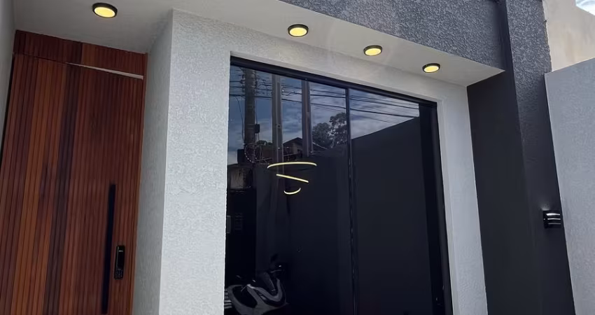 Casa à venda na Zona Leste de Sorocaba, 2 dormitórios sendo 1 suíte.