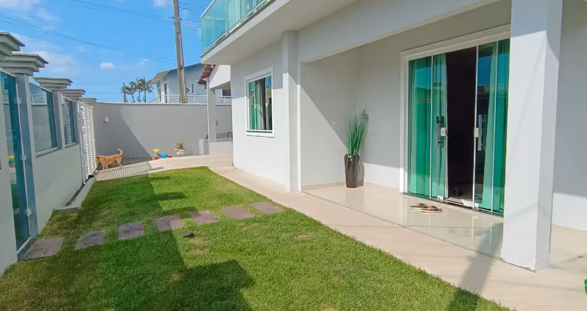 Casa com 3 quartos para alugar na Rua Natividade Costa, 000, Centro, Navegantes