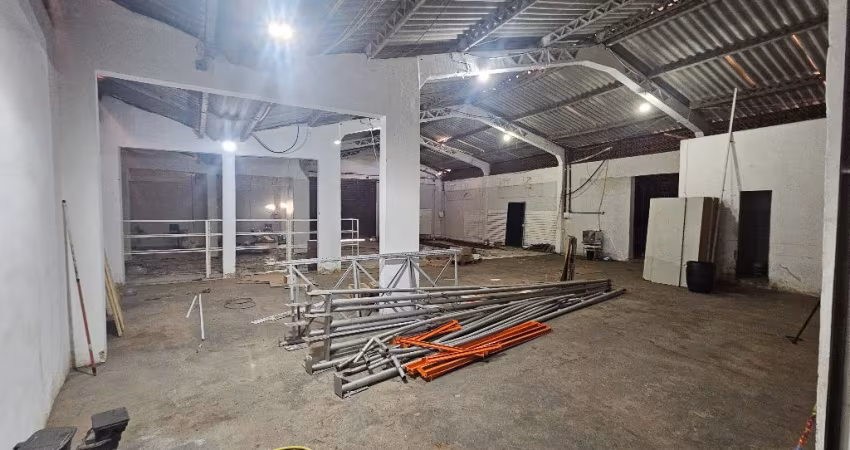 Aluga-se Barracão comercial na Avinda fernando correa