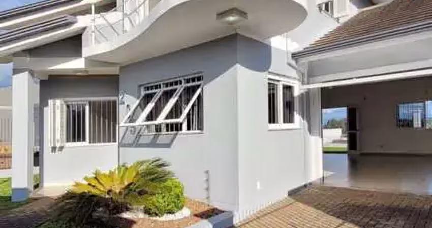 Exclusiva e Diferenciada Casa, no Bairro Solar do Campo - Campo Bom - RS.