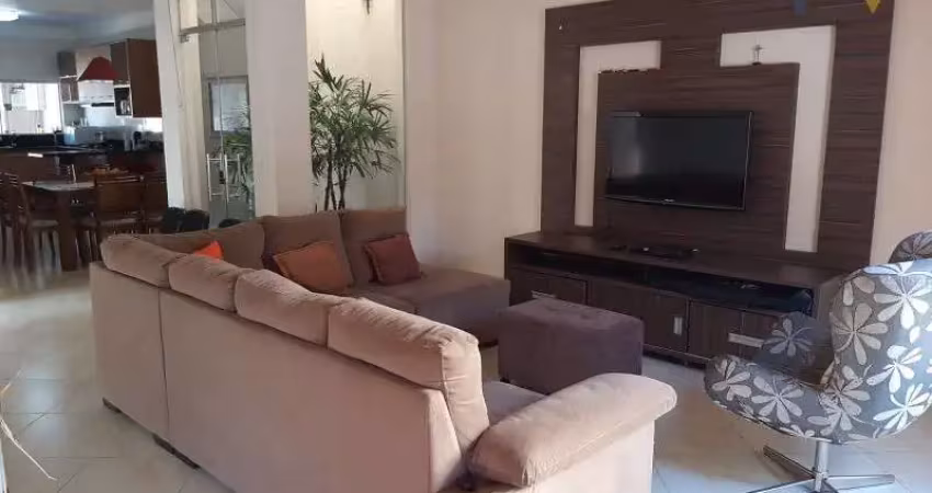 EXCELENTE CASA NO JD. IPANEMA, 3 QUARTOS (1 SUÍTE) 2 SALAS, COZINHA, LAVANDERIA, AREA GOURMET,CHURRASQUEIRA, QUINTAL, 2 VAGAS GARAGEM, VISTA P/SERRA.