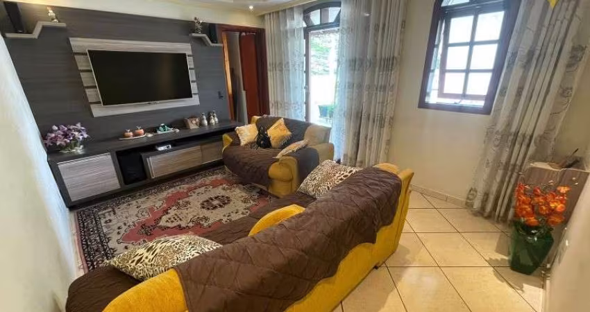 Sobrado  Jd. Copacabana com 2 casas,  entradas independentes, 3 vagas de garagem coberta, terraço com área gourmet e churrasqueira. ACEITA PERMUTA!!