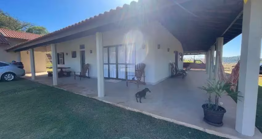 Chácara com 3 casas construídas e independentes, com 18 .000m² no bairro da roseira, rota do vinho bairro caxambu em jundiaí