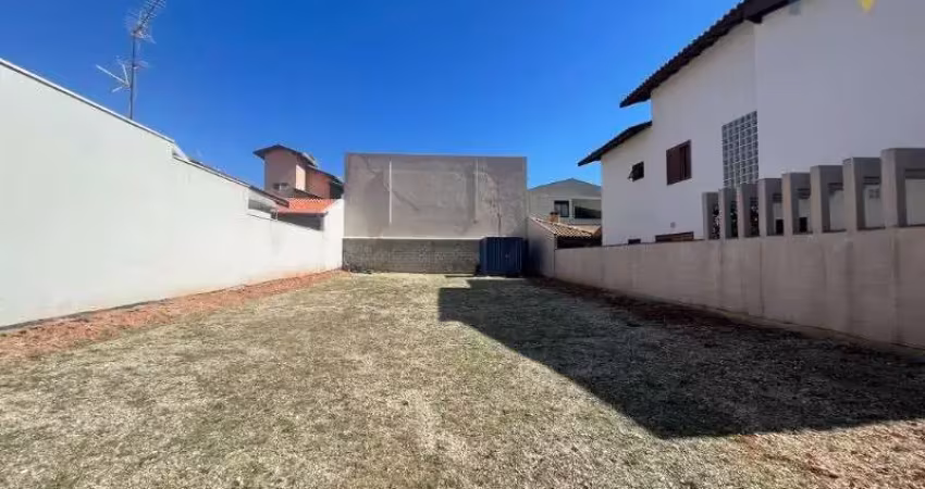 Terreno de 300m² em condomínio à venda em jundiaí-sp, no bairro jardim santa teresa. totalmente plano e com excelente localização! agende sua visita!