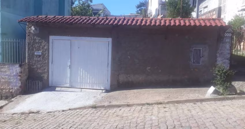 Casa para Venda em Porto Alegre, PARTENON. 900m da PUC, 1 dormitório, 1 banheiro, 2 vagas