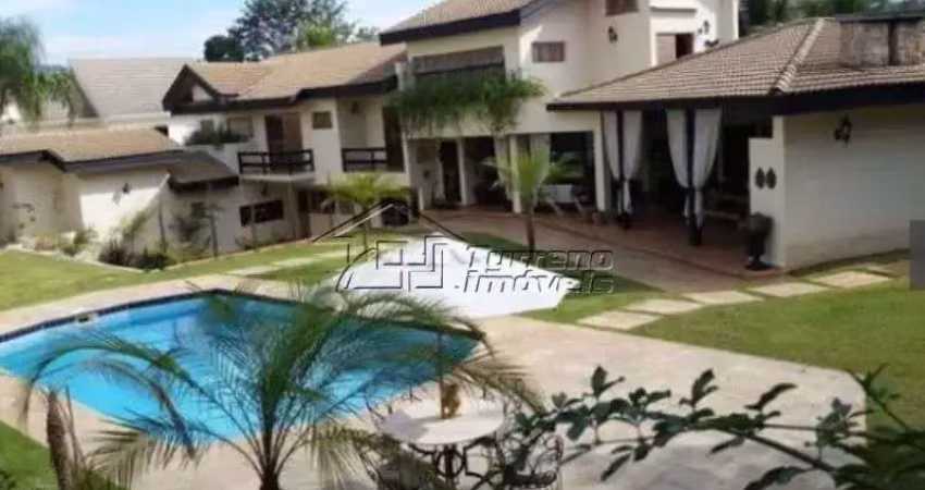 Residência em excelente localização. terreno com 1.585m²