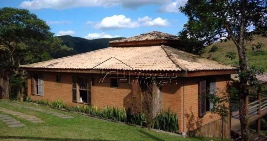 Linda casa em Monteiro Lobato/SP