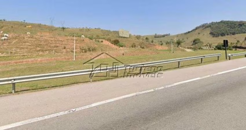 Área Comercial / Industrial na Rodovia dos Tamoios