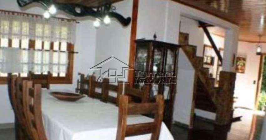 Belíssima Casa com 270m² em Campos do Jordão