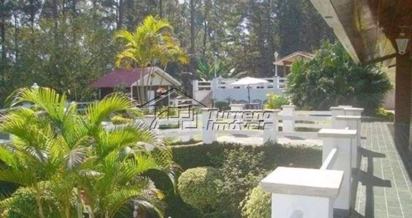 Linda casa em condomínio fechado e de alto padrão em São José dos Campos