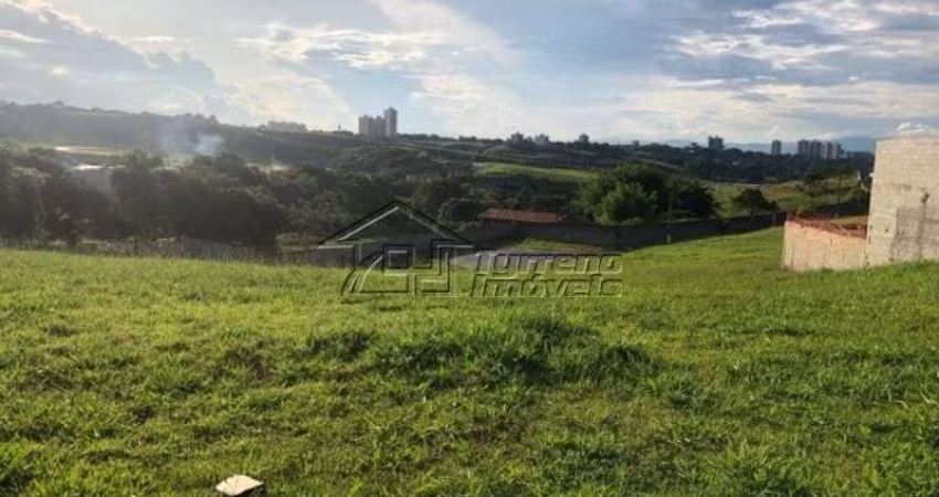 Terreno à venda com 777m² em condomínio fechado no Torrão de Ouro