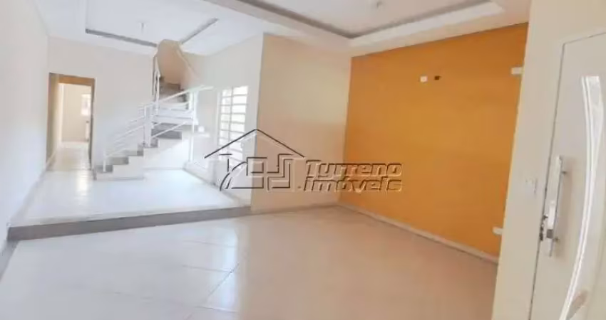 Casa com 3 pavimentos e excelente localização no parque industrial