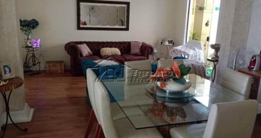Casa com excelente localização no Bosque dos Eucaliptos