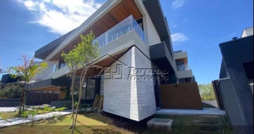 Linda casa em Condomínio Urbanova