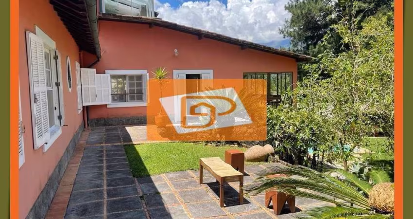 Corr&#234;as, Petrópolis, RJ- Casa &#224; venda com 4 suítes.