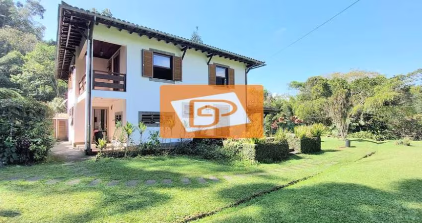 Bingen, Petrópolis, RJ- Casa &#224; venda no com 6 quartos + terreno com 8.154 m&#178;