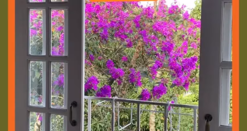 Casa à venda em petrópolis-rj, dentro de condomínio, bairro quitandinha.