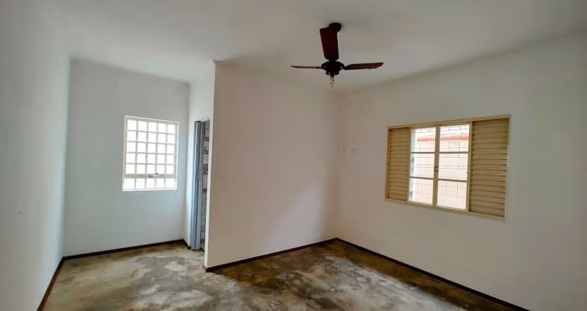 Casa para Locação em Holambra, Jardim Morada das Flores, 3 dormitórios, 1 suíte, 2 banheiros, 1 vaga