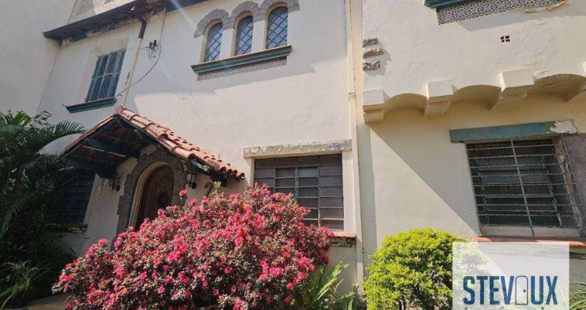 Casa de Vila na rua Pamplona conm portão !