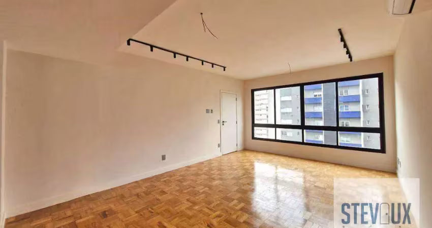 Apartamento reformado com  3 dormitórios e vaga fixa