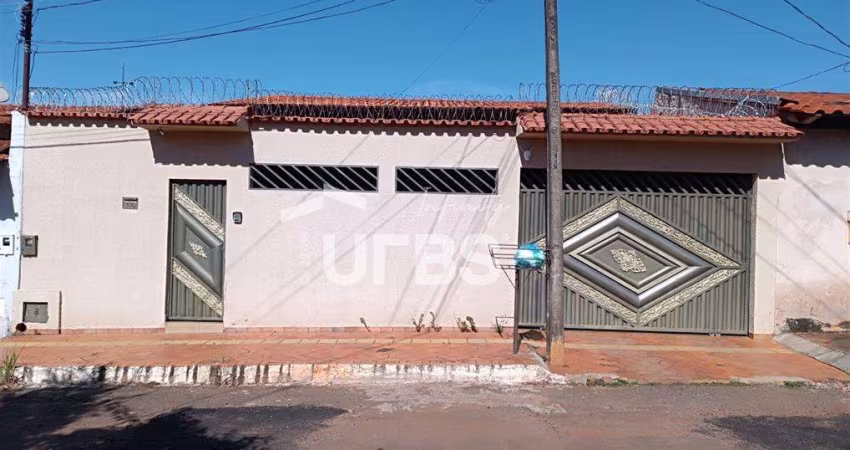 Casa de Rua - Casa 3 quartos, sendo 1 suíte