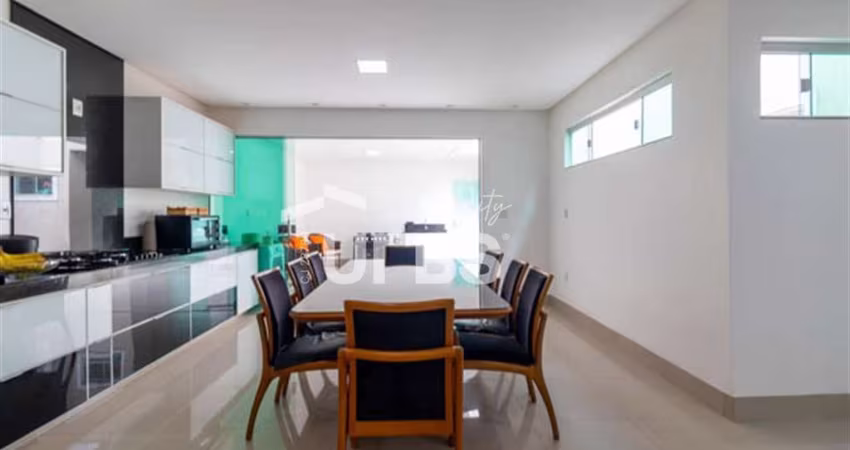 Casa Térrea Parque das Laranjeiras toda reformada.
