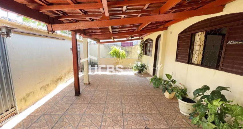 Casa com amplo terreno de 420m² - Parque Amazônia