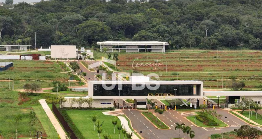 LOTE PLATEAU D`OR UNIQUE - PROXIMO AO CAMPO DE FUTEBOL