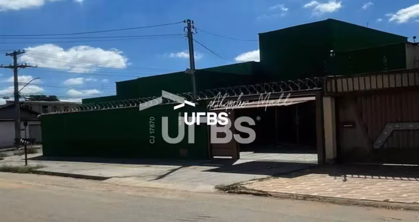 Casa de Esquina à Venda – Moderna, Arejada e com Excelente Localização