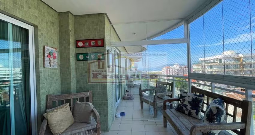 Cobertura à venda em Cabo Frio - RJ, no bairro Braga: 4 quartos, 4 suítes e 2 vagas de garagem.