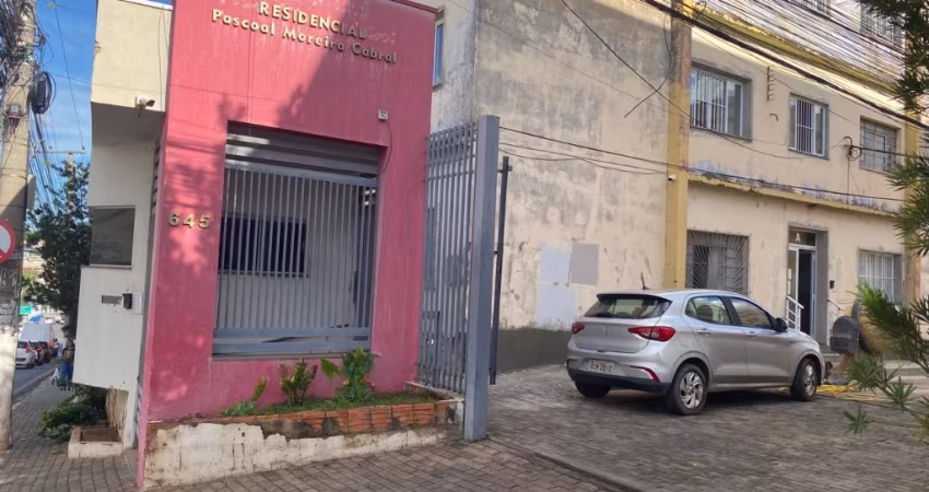 VENDO APARTAMENTO COM EXCELENTE LOCALIZAÇÃO.
