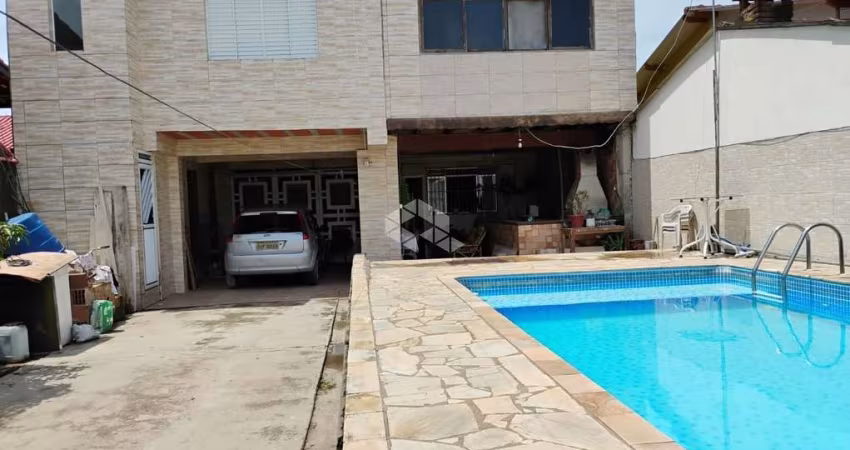 ? E ESPAÇOSO SOBRADO 03 DORMS. (01 SUITE) TERRENO 10X30 A 900 MTS DA PRAIA.  BOPIRANGA, ITANHAÉM SP?