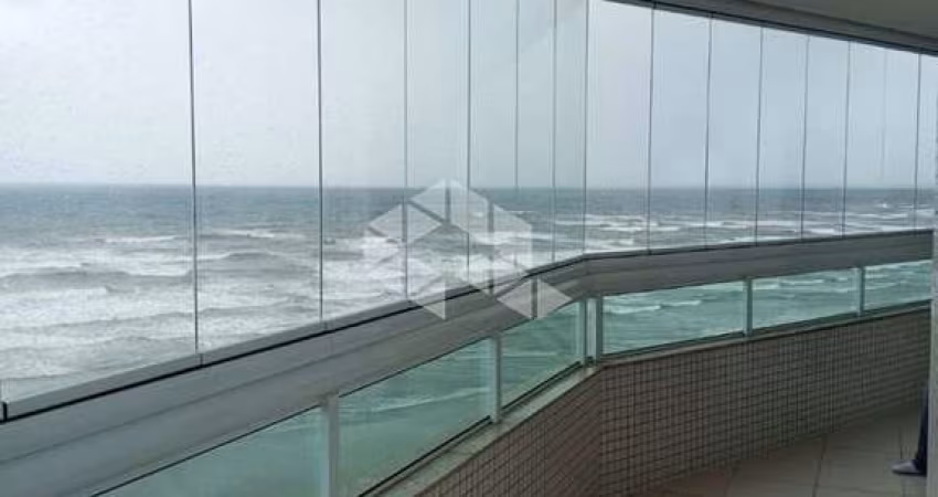 LINDO APTO. 03 SUITES, ENORME SACADA TODA ENVIDRAÇADA C/ FRENTE LIVRE PARA PRAIA. CAIÇARA, PRAIA GRANDE SP.