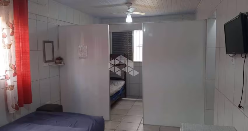 VENDO KITNET MOBILIADA NO TÉRREO, REFORMADA, C/ 01 VAGA E A 50 METROS DA PRAIA. MIRIM, PRAIA GRANDE SP.