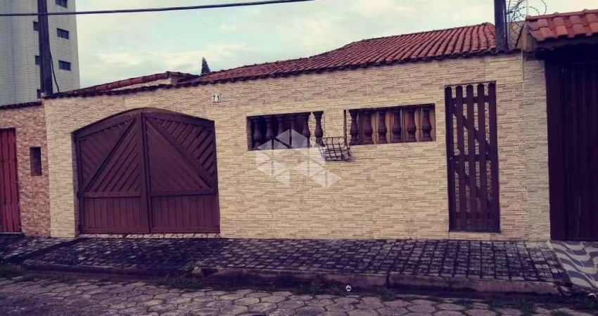 Casa com 2 quartos à venda na Monsenhor Seckler, 71, Vila Oceanópolis, Mongaguá