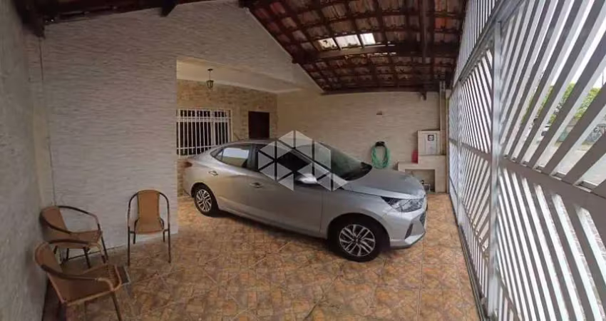 Confortável casa  mobiliado 03 dorms. sendo 01 suite, 02 vagas e apenas 200 metros da praia. balneáro maracanã, praia grande spp/ venda