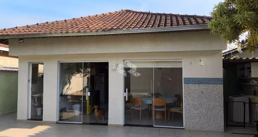 CASA ISOLADA, 02 DORMS. PISCINA, ÁREA GOURMET, 04 VAGAS, MÓVEIS PLANEJADOS. REAL, PRAIA GRANDE SP.