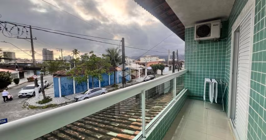 LINDO SOBRADO, C/ MÓVEIS PLANEJADOS,  03 DORMS. (01 SUITE) 03 WC.02 VAGAS. CAIÇARA, PRAIA GRANDE SP.