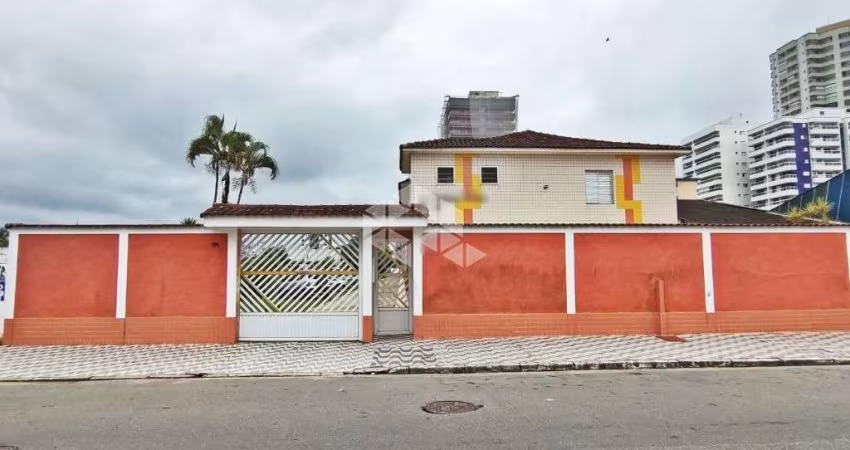 OPORTUNIDADE!!! KITÃO TOTALMENTE REFORMADO, C/ 40,00 ÁREA ÚTIL, 01 VAGA, CANTO DO FORTE, PRAIA GRANDE SP.