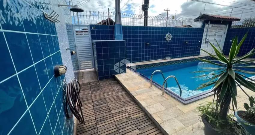 Casa com piscina. 03 dorms. (01 suite) 03 vagas, 03 wc social, terraço gourmet. baln. maracanã, praia grande sp.