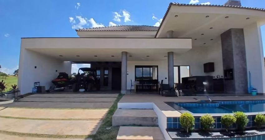 Casa a venda com 3 suítes no condomínio Riviera de Santa Cristina 13, Paranapanema