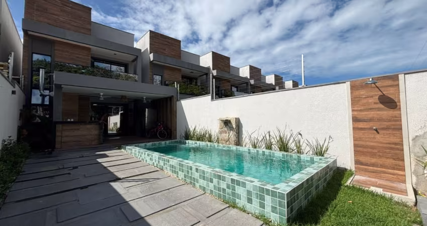 Linda casa à  venda no Liberty, Eusébio, Porteira fechada e com piscina por apenas R$650.000