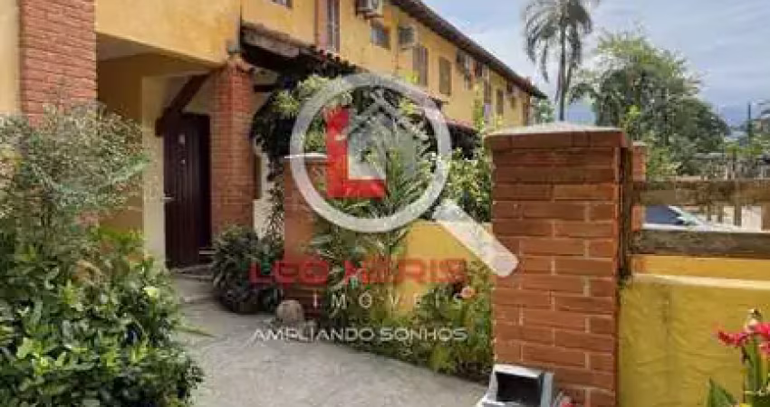 Casa em Condomínio Fechado à Venda em Camburizinho - 2 Dormitórios, Suíte, Garagem e Lazer!