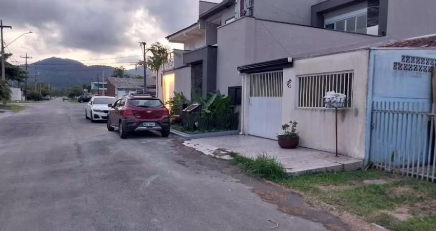 Casa em Alvenaria no Bom Retiro, próxima ao Mar!