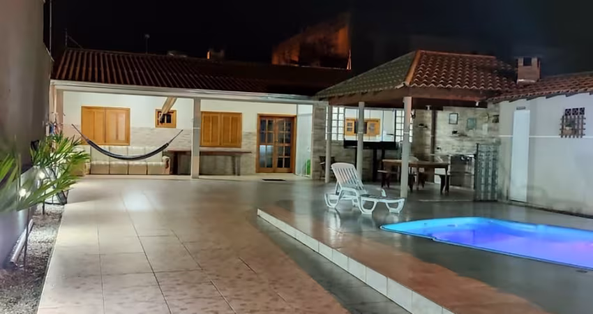 Ampla Casa com Piscina