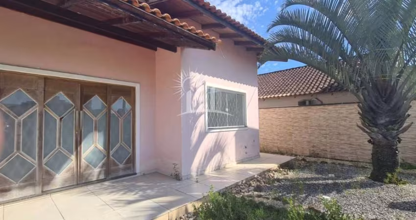 Casa para Locação em Balneário Piçarras, Itacolomi, 2 dormitórios, 1 suíte, 2 banheiros, 3 vagas