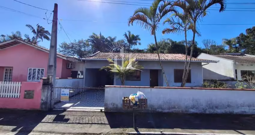 Casa para locação em balneário piçarras, centro, 3 dormitórios, 1 banheiro, 2 vagas