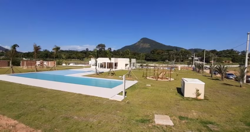 Terreno em condomínio residencial em Ubatiba Maricá